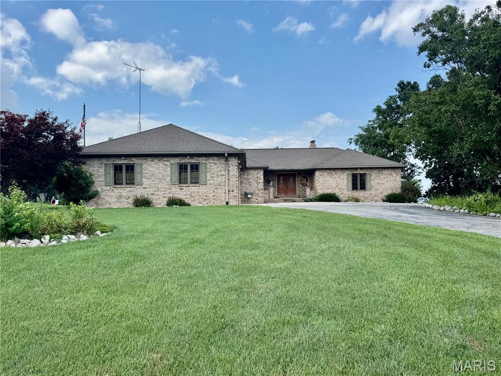 3 Bedroom, 4,252 sq. feet 6 Willow Circle Drive Greenville, IL