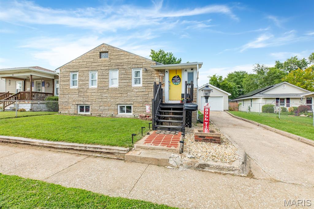 3 Bedroom, 1,482 sq. feet 324 Rohm Place Roxana, IL