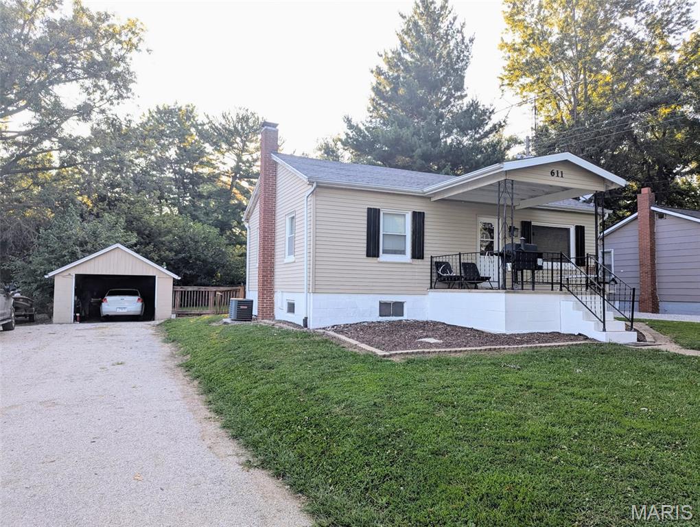 2 Bedroom, 1,536 sq. feet 611 Clarence Street Greenville, IL