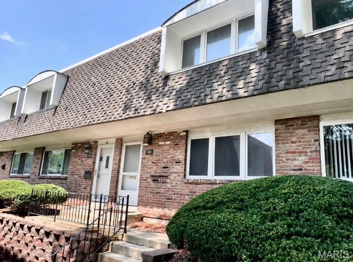 3 Bedroom, 1,178 sq. feet 1072 Lafayette Court Collinsville, IL