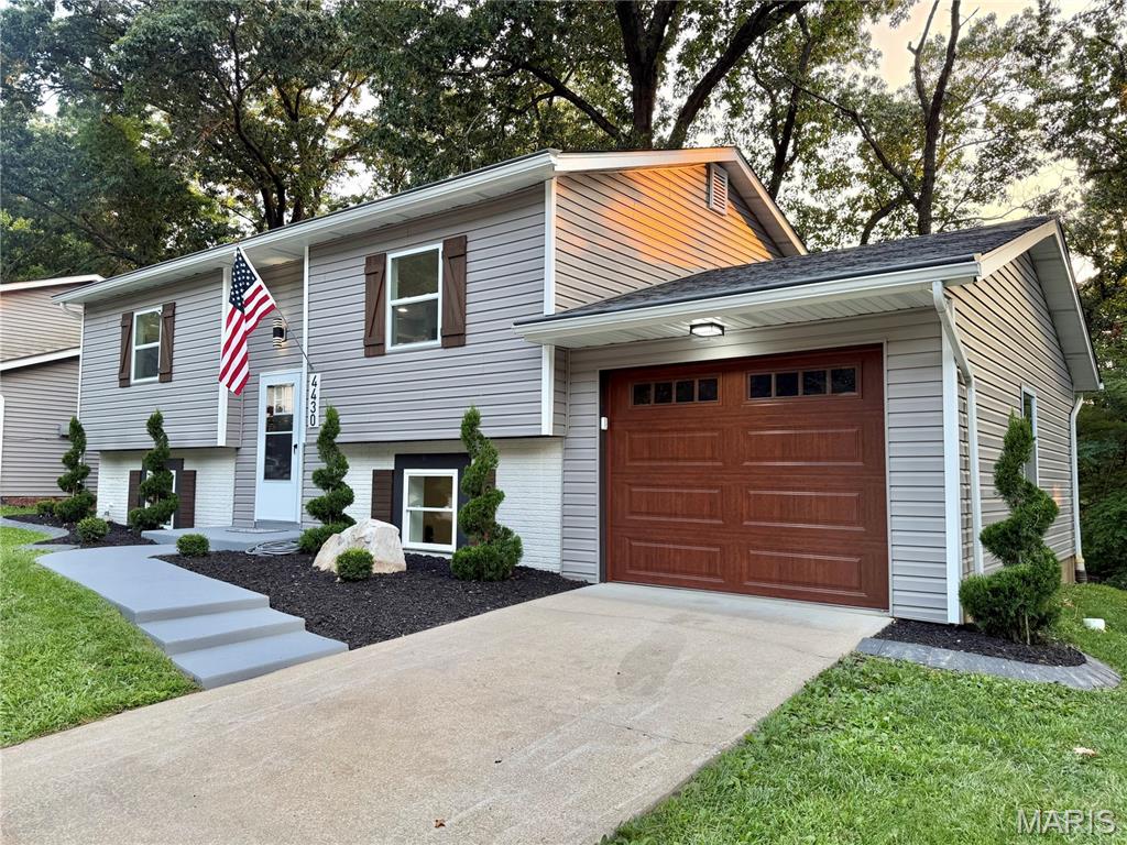 3 Bedroom, 1,510 sq. feet 4430 Delta Queen Lane Godfrey, IL