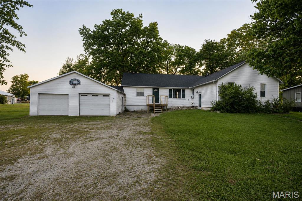 3 Bedroom, 1,288 sq. feet 1013 Main Street Pocahontas, IL