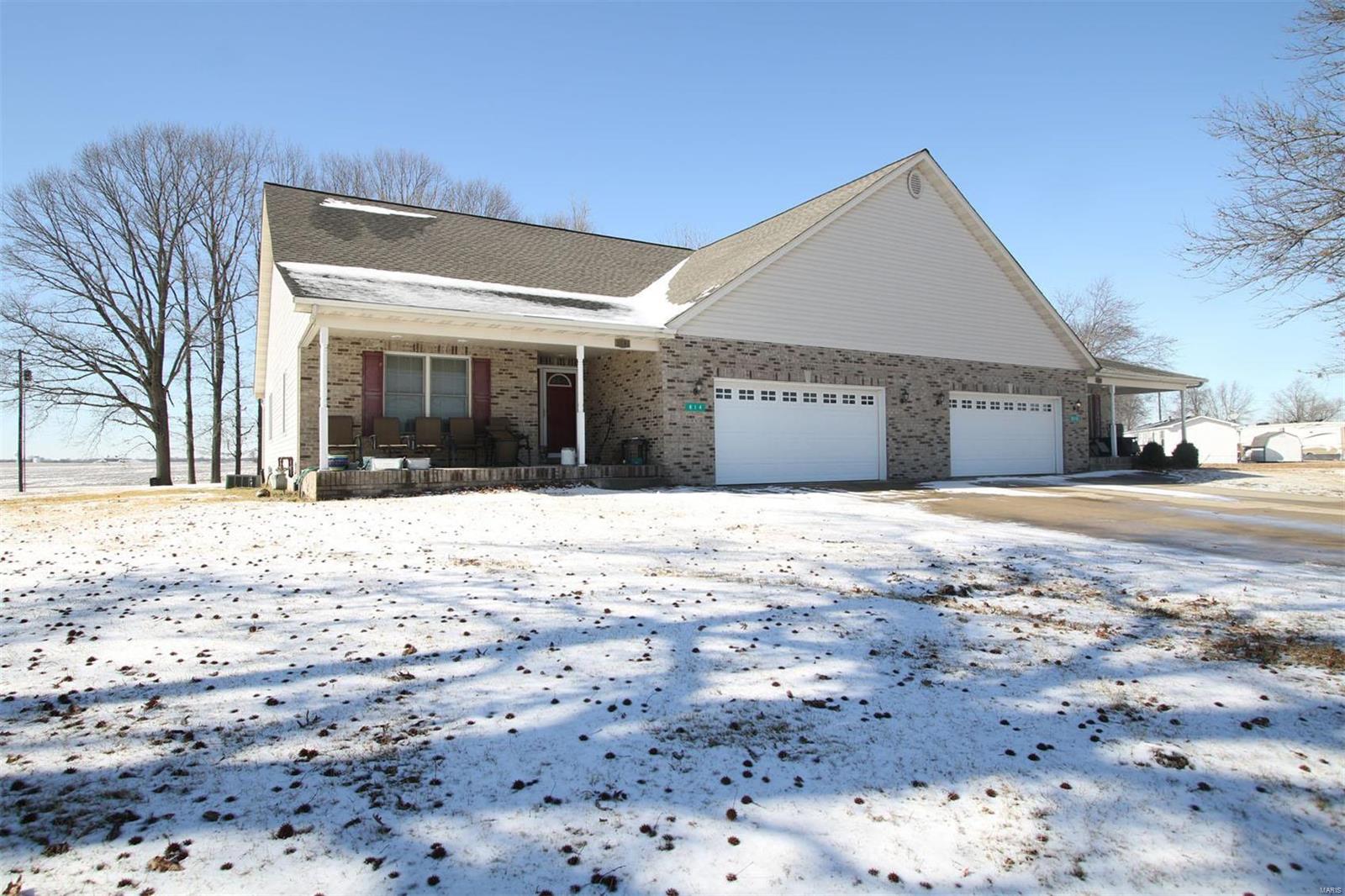 2 Bedroom, 1,669 sq. feet 814 Moreland Road Bethalto, IL