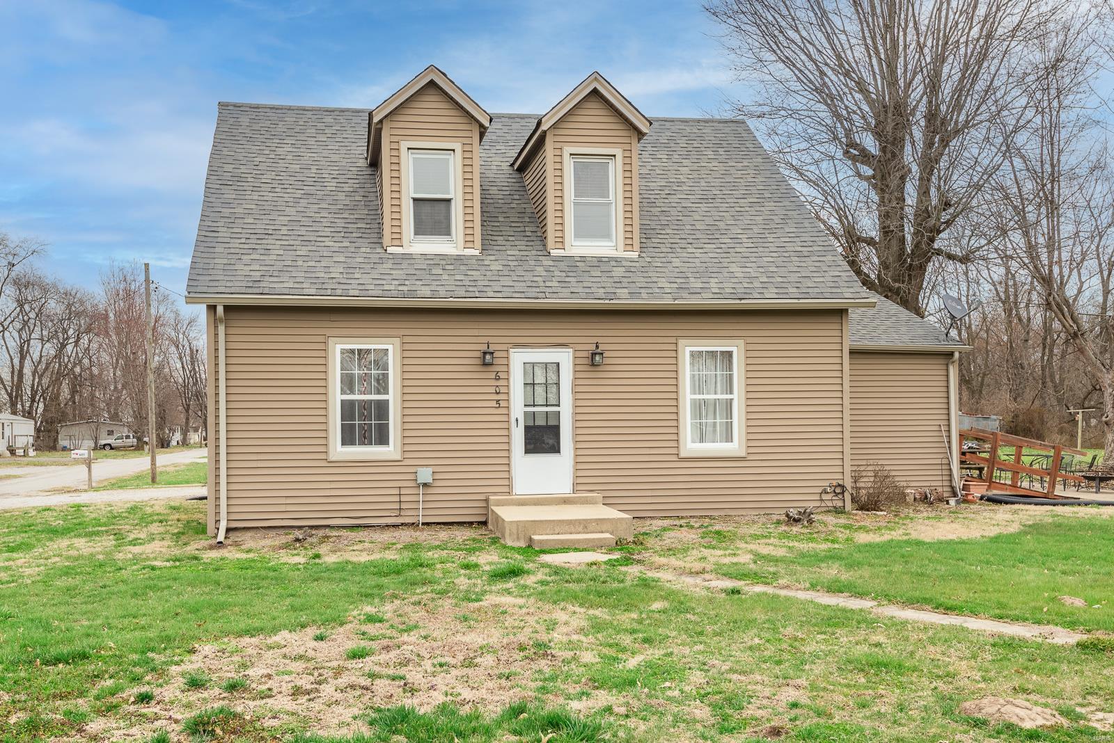 3 Bedroom, 1,517 sq. feet 605 State Street Pocahontas, IL