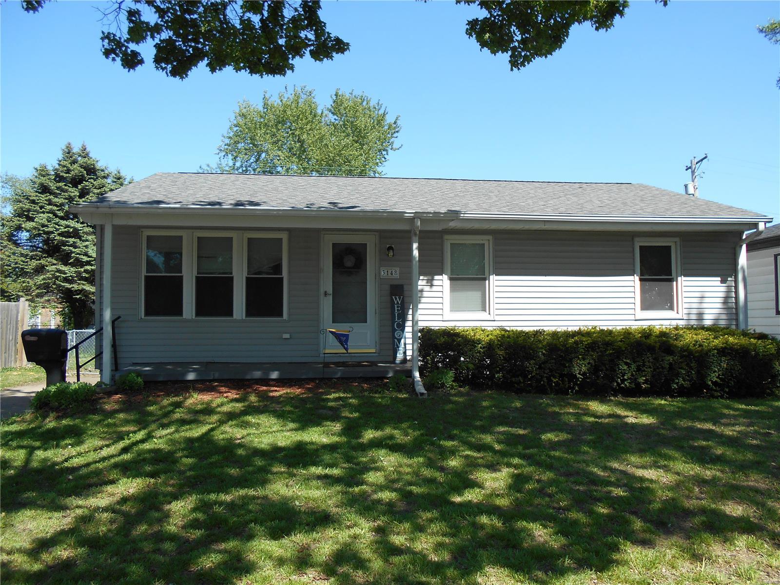 3 Bedroom, 1,022 sq. feet 3148 Aubrey Avenue Granite City, IL