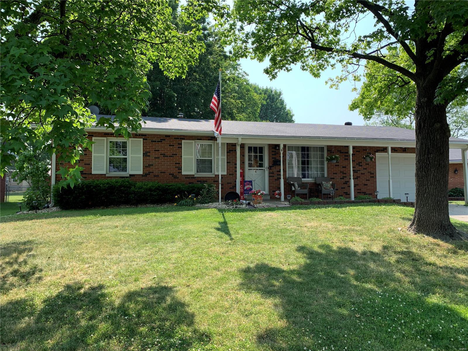 3 Bedroom, 1,073 sq. feet 4 Lexington Court Collinsville, IL