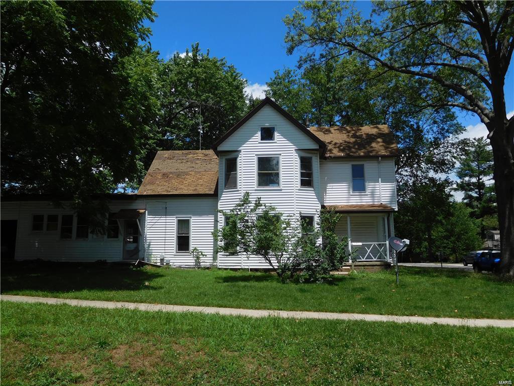 3 Bedroom, 976 sq. feet 723 St. John Street Greenville, IL
