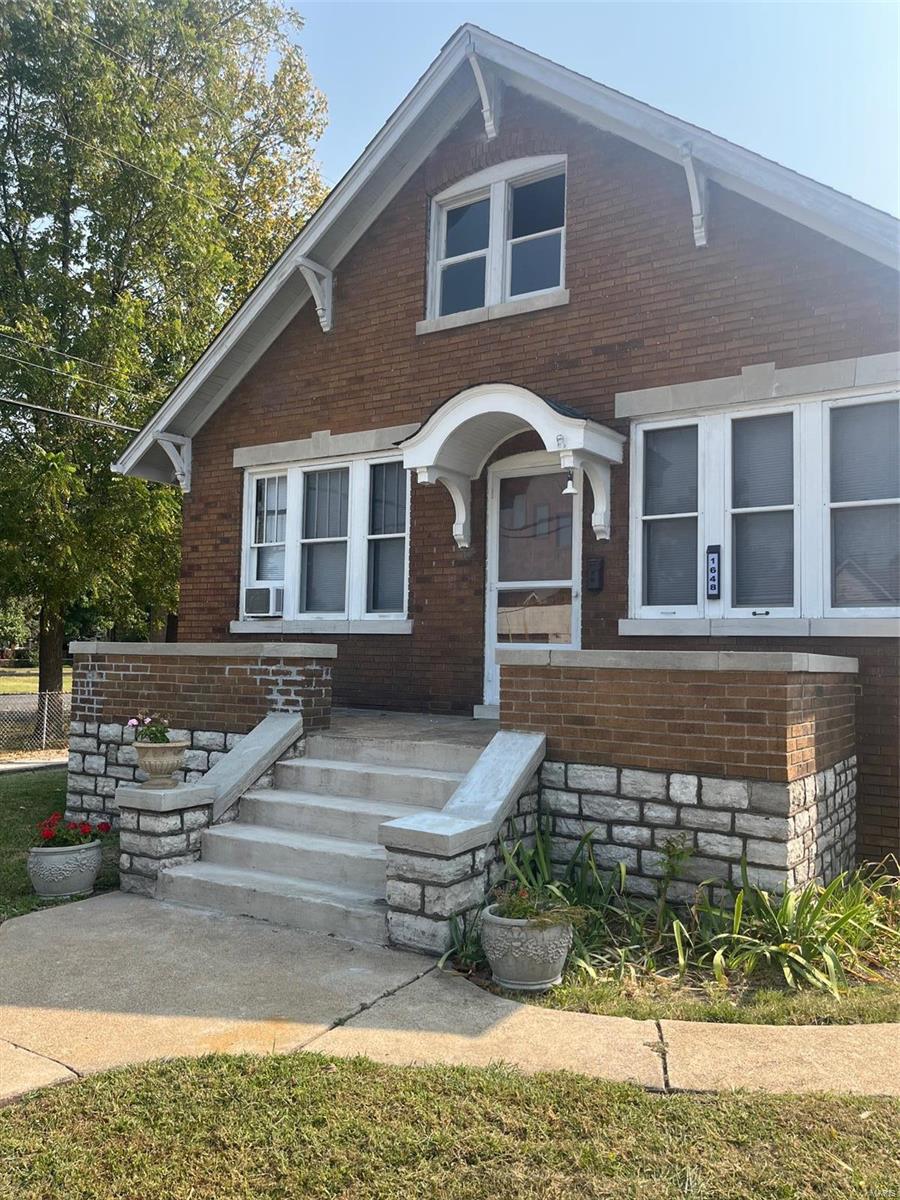 2 Bedroom, 1,040 sq. feet 1648 Spruce Street Granite City, IL