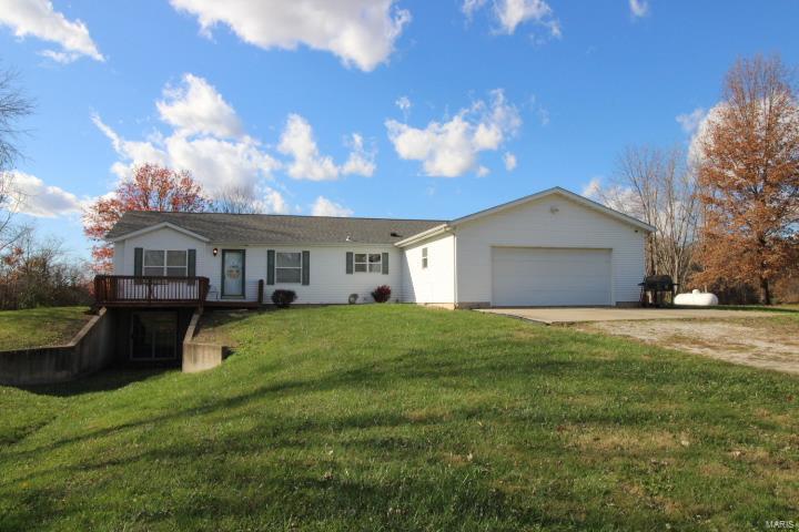 3 Bedroom, 1,664 sq. feet 1495 Woburn Avenue Greenville, IL