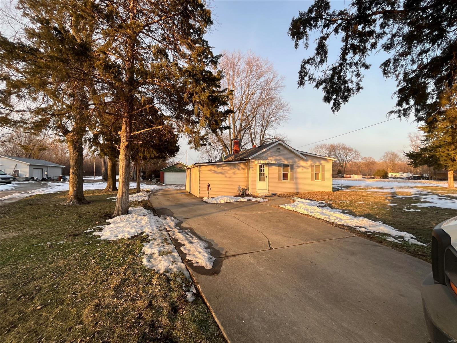 2 Bedroom,  5267 Chain Of Rocks Road Edwardsville, IL