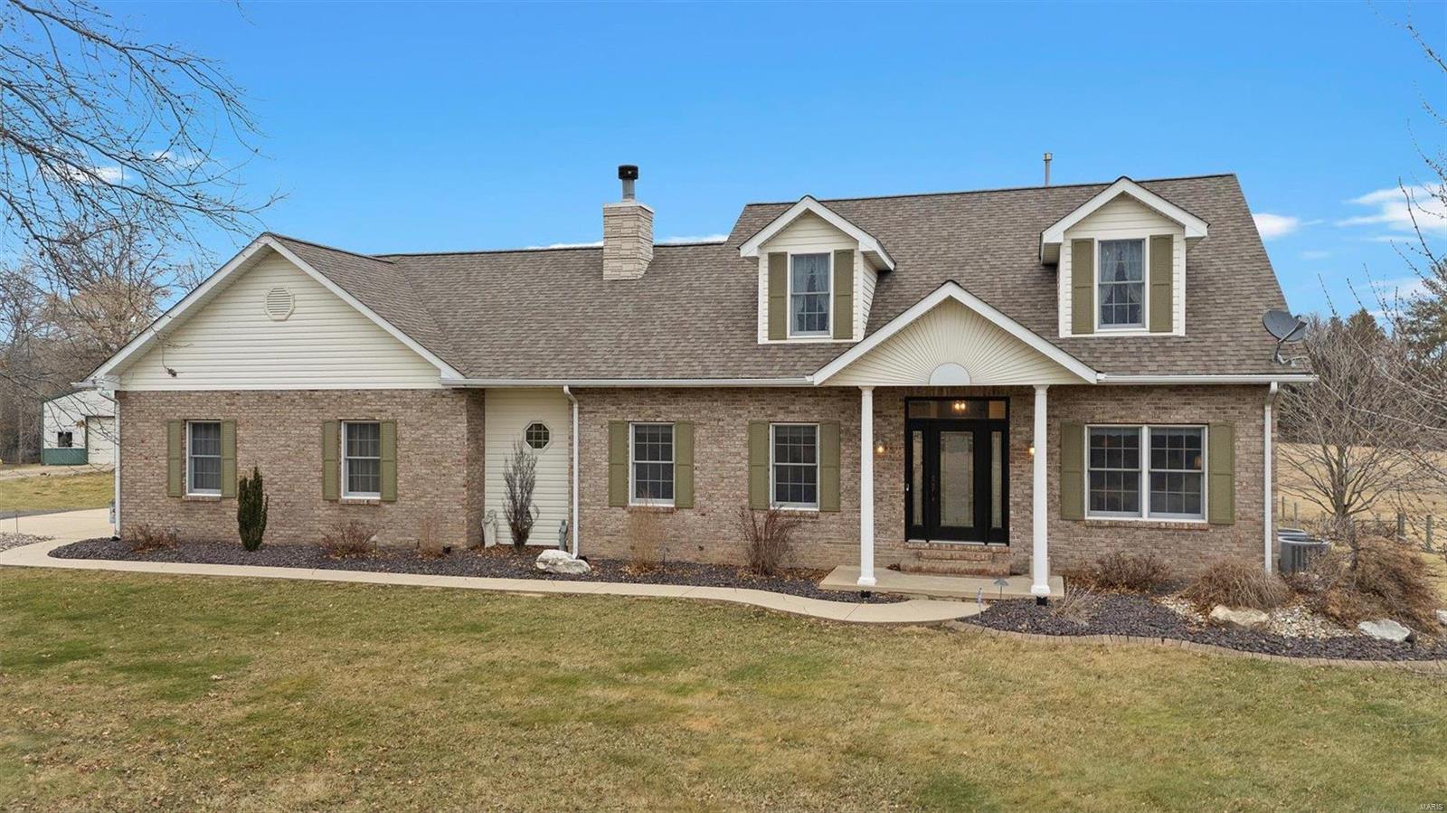 3 Bedroom, 2,093 sq. feet 11237 Mayer Road Marine, IL
