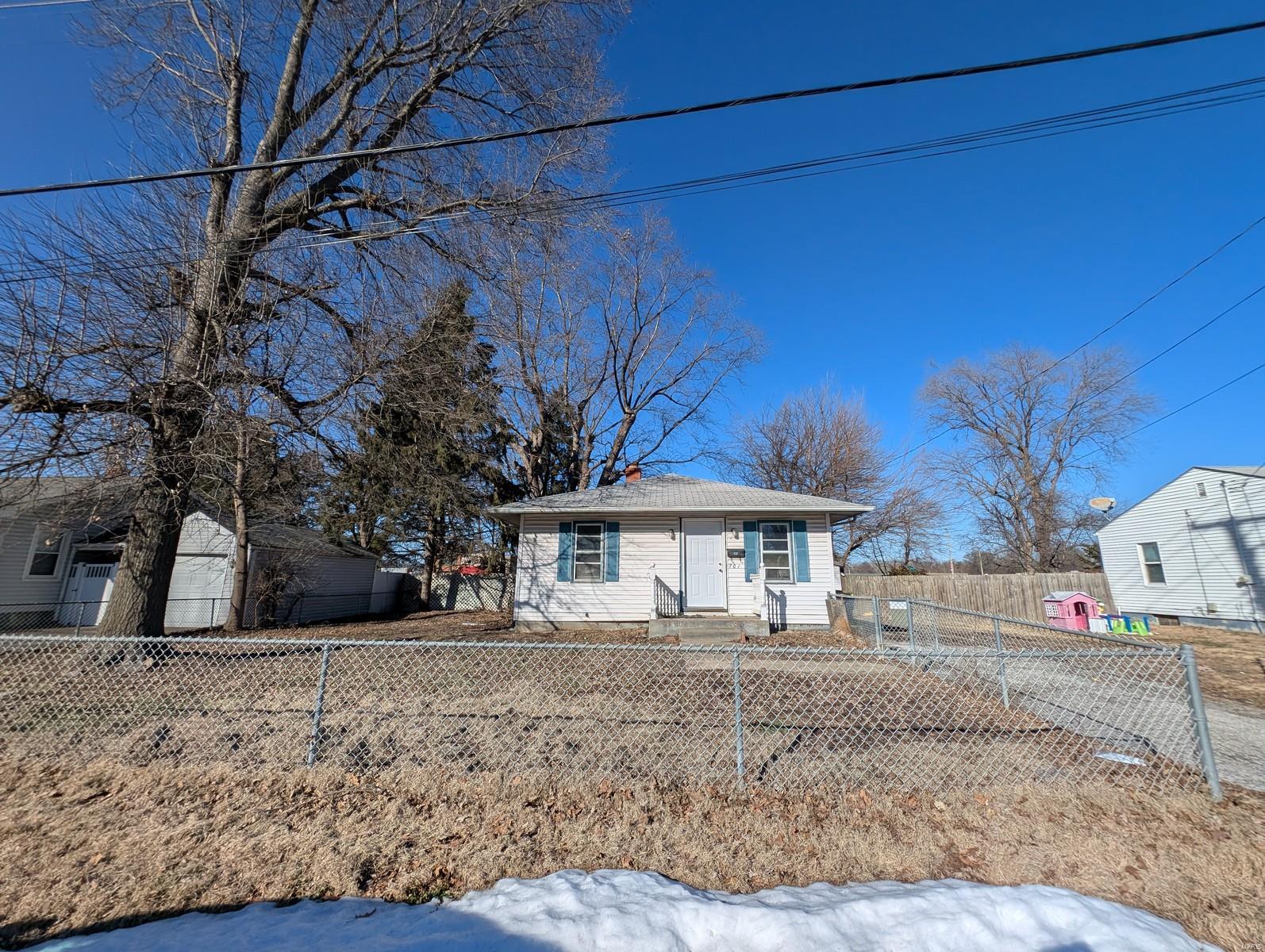 2 Bedroom, 720 sq. feet 701 Victory Drive Collinsville, IL