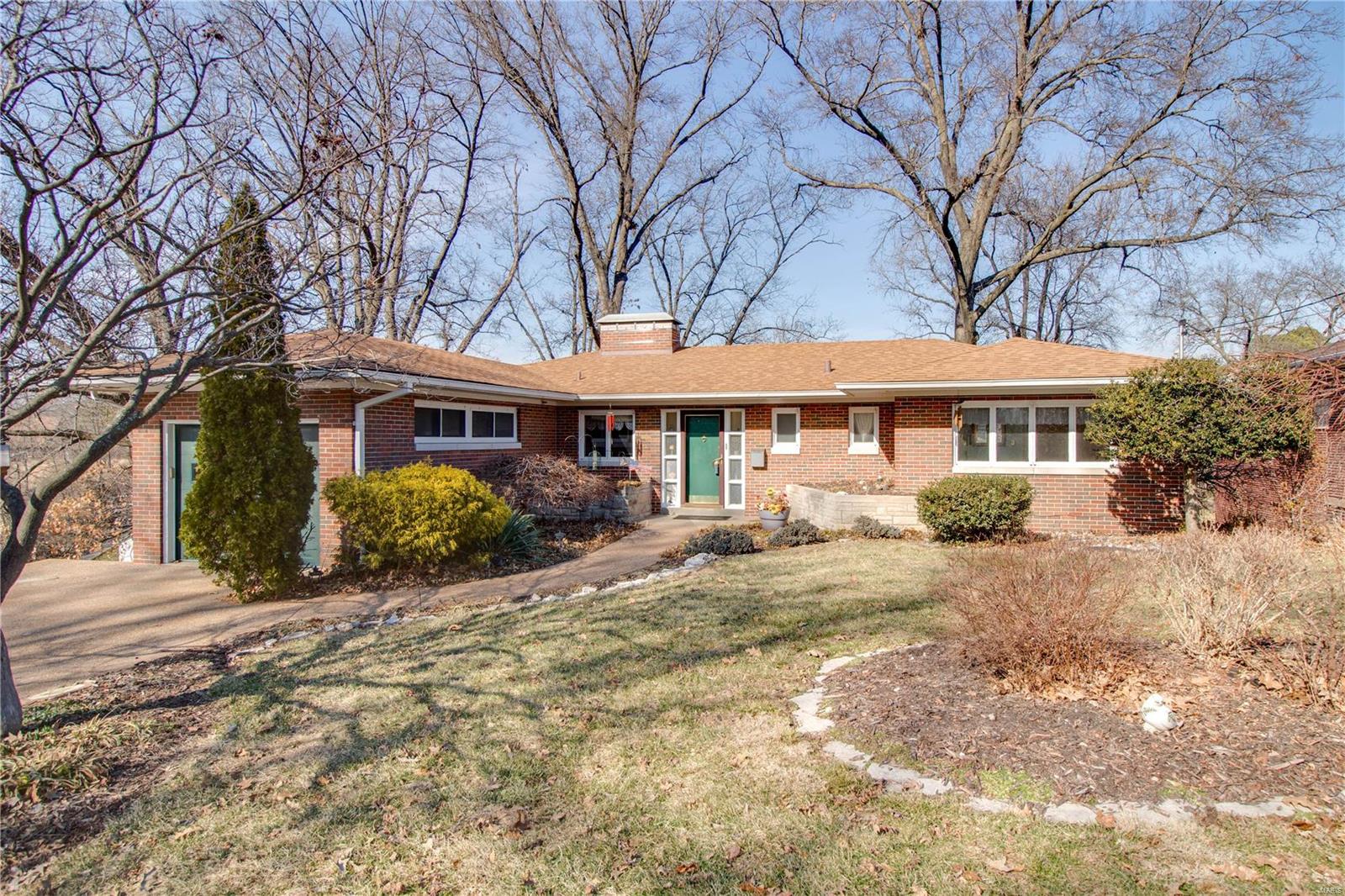 2 Bedroom, 2,517 sq. feet 2311 Hale Drive Alton, IL