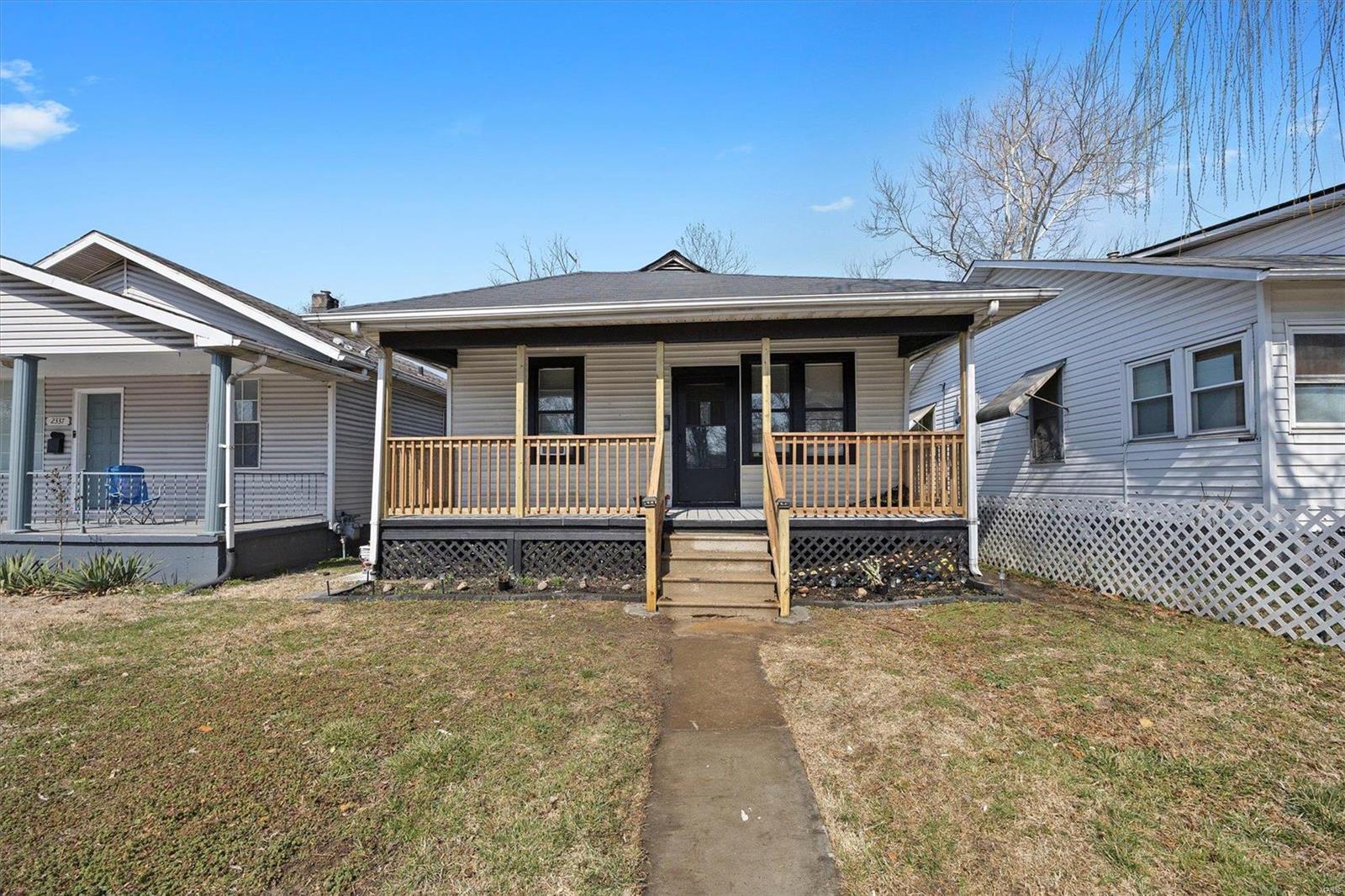2 Bedroom, 892 sq. feet 2339 Lincoln Avenue Granite City, IL