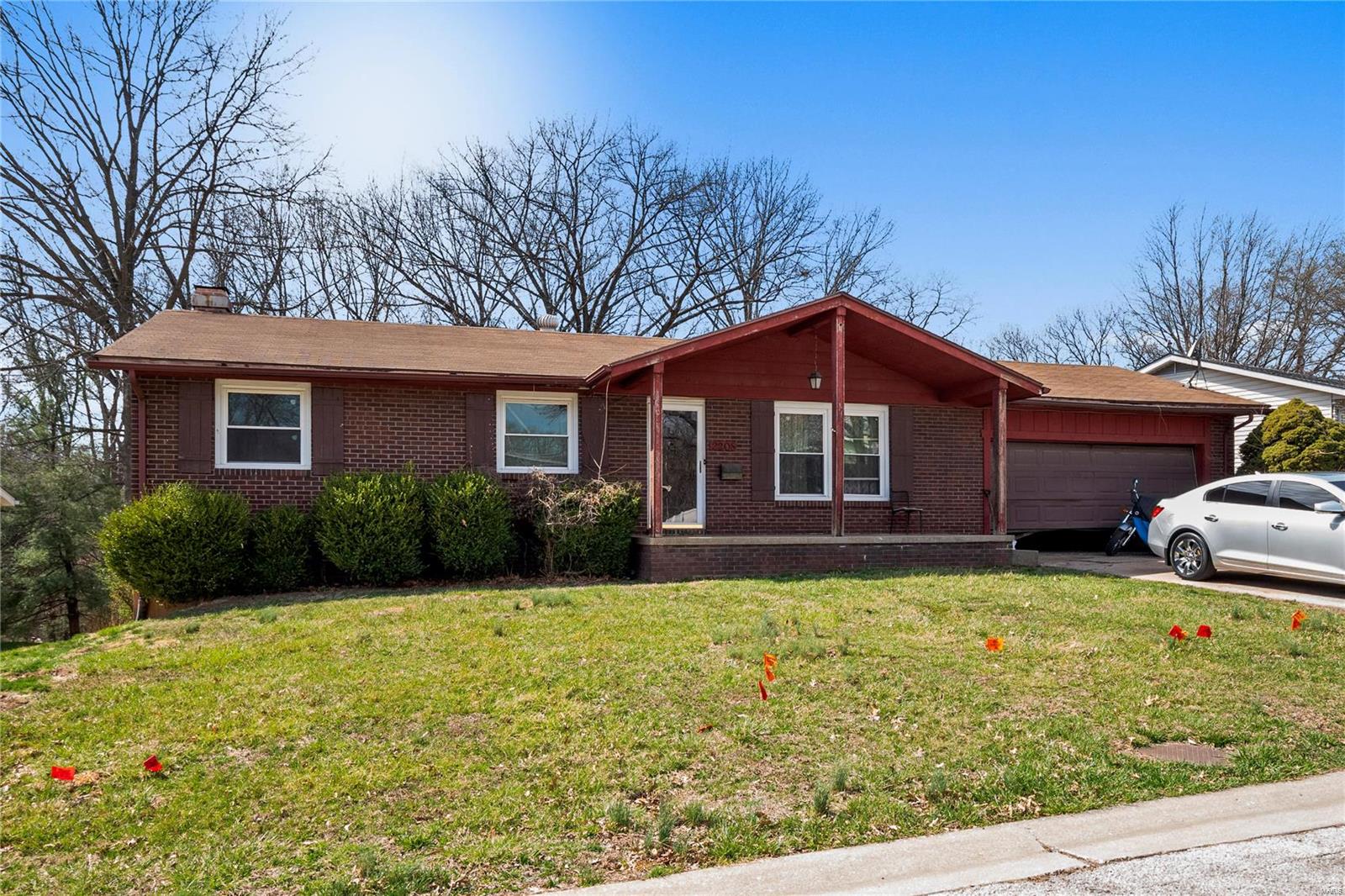 3 Bedroom, 1,960 sq. feet 2208 GILLIS Street Alton, IL