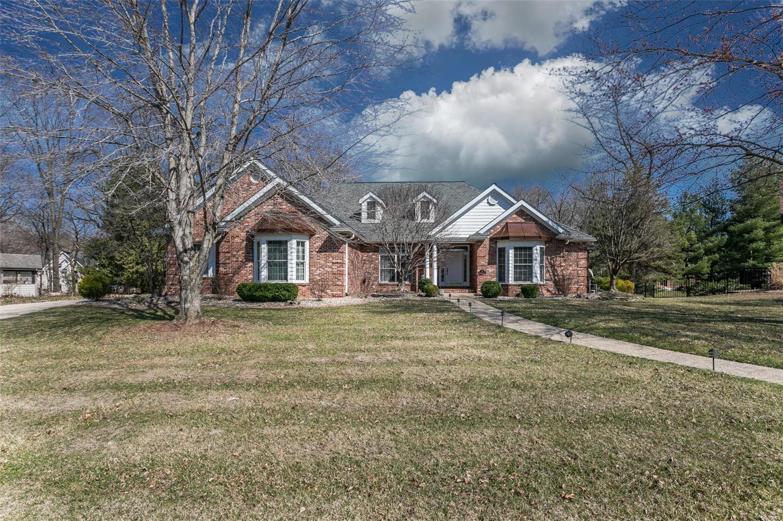 3 Bedroom, 3,460 sq. feet 10 Dunbridge Court Glen Carbon, IL