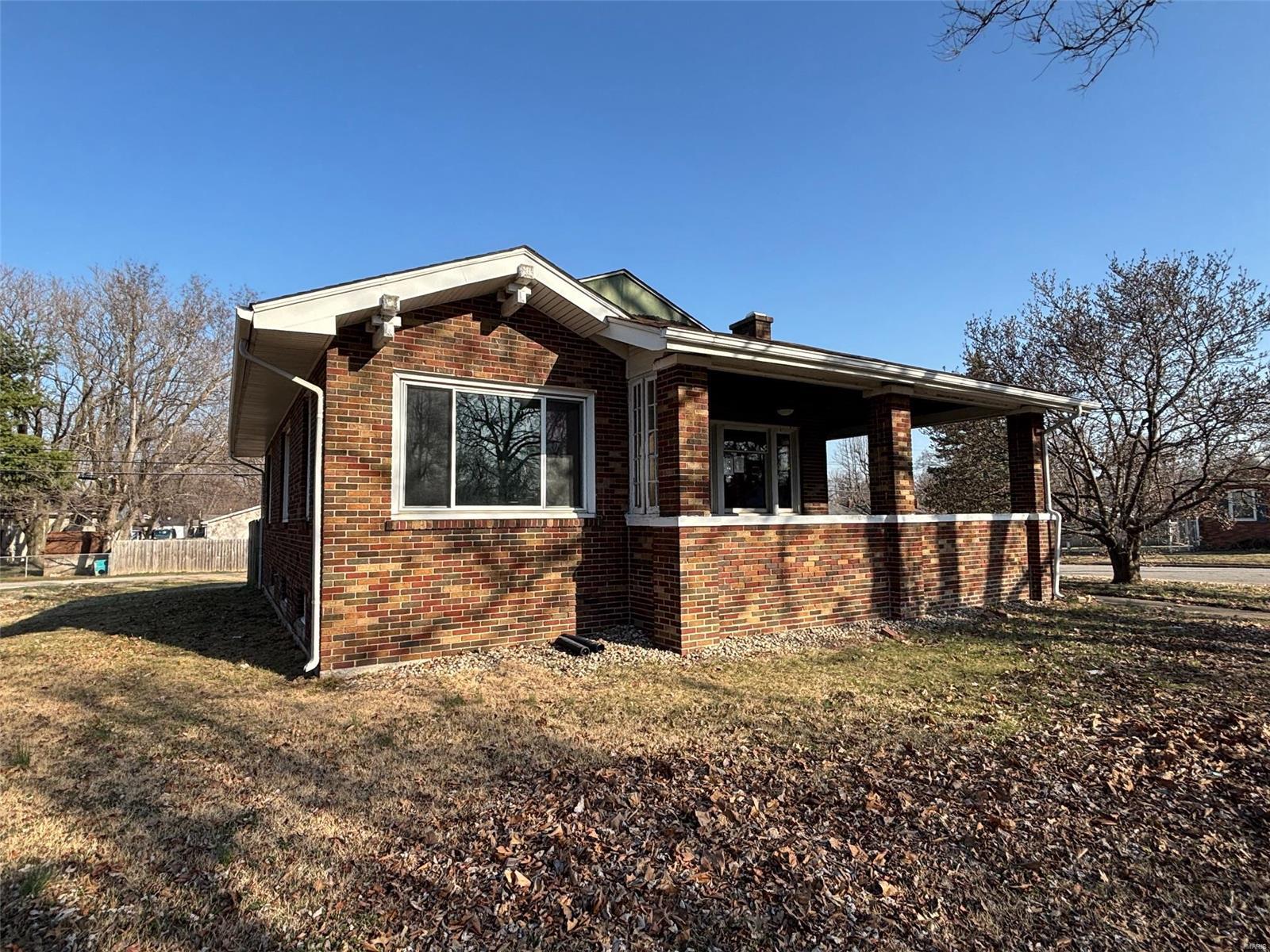3 Bedroom, 1,317 sq. feet 283 Central Avenue Wood River, IL