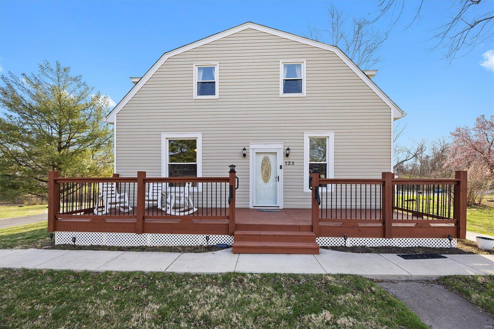 3 Bedroom, 1,792 sq. feet 123 Main Street Glen Carbon, IL