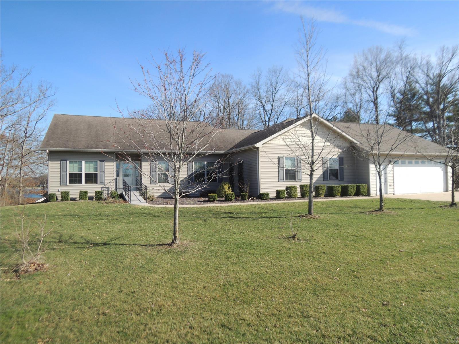 4 Bedroom, 2,671 sq. feet 1258 Rogier Drive Greenville, IL