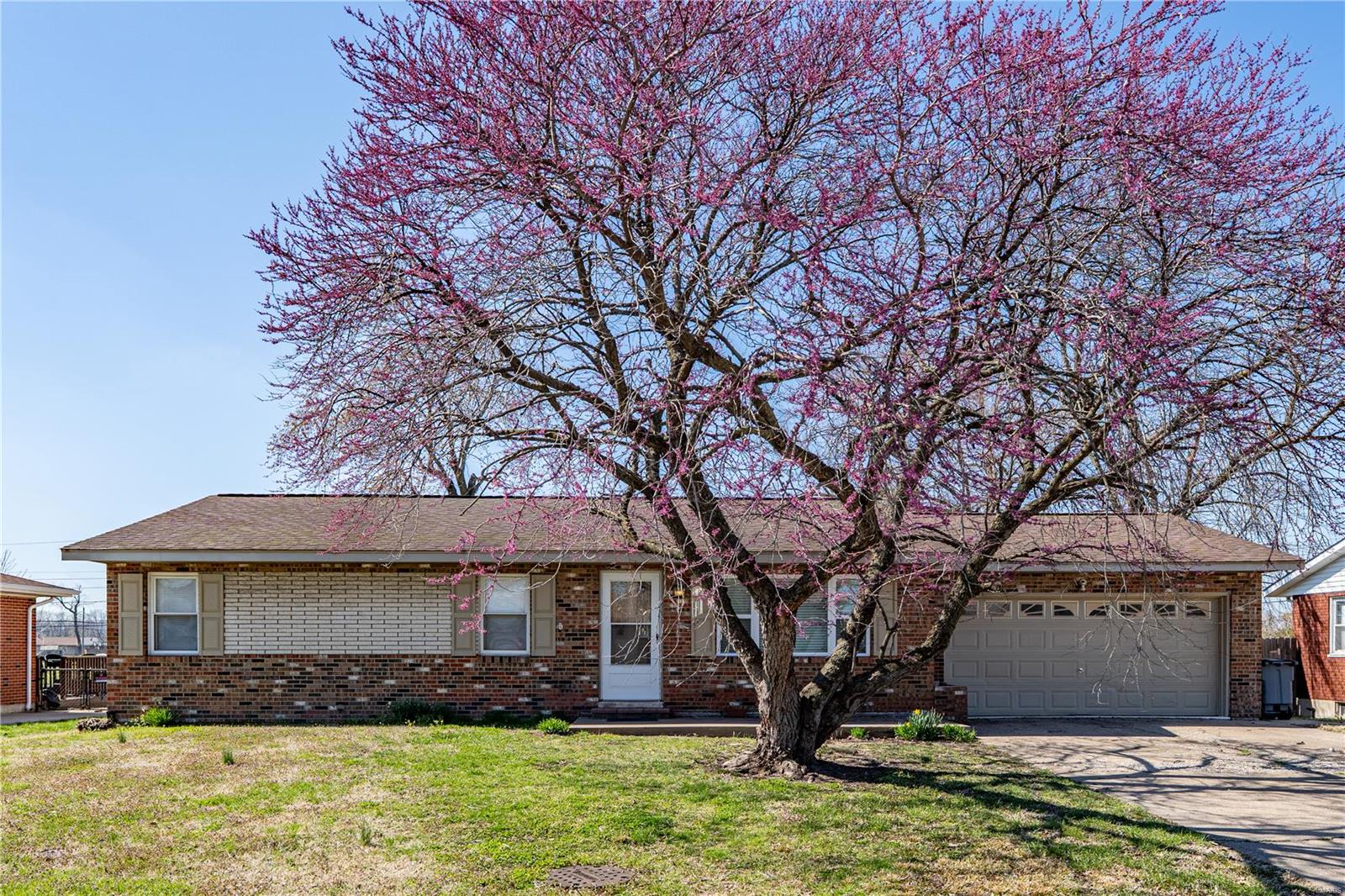 3 Bedroom, 1,176 sq. feet 5 Paul Drive Granite City, IL