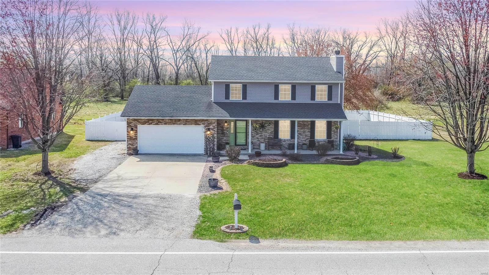 3 Bedroom, 1,684 sq. feet 222 Arlington Dr.  Granite City, IL