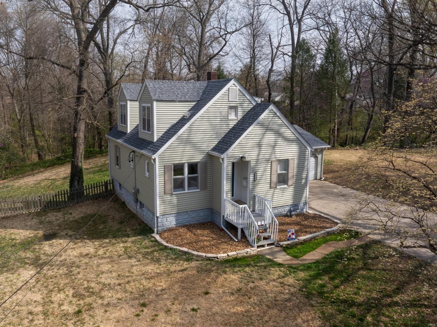 3 Bedroom, 2,273 sq. feet 423 Cass Avenue Edwardsville, IL