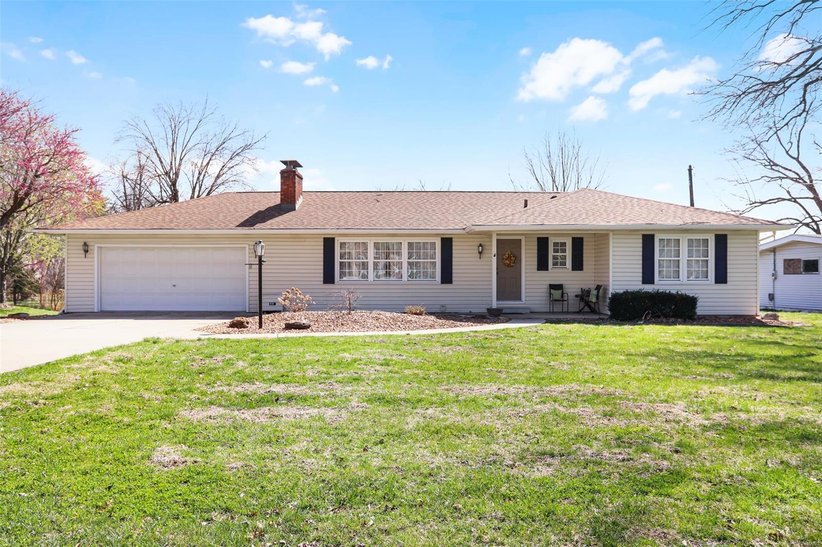 3 Bedroom, 1,344 sq. feet 19 Lou Juan Drive Glen Carbon, IL