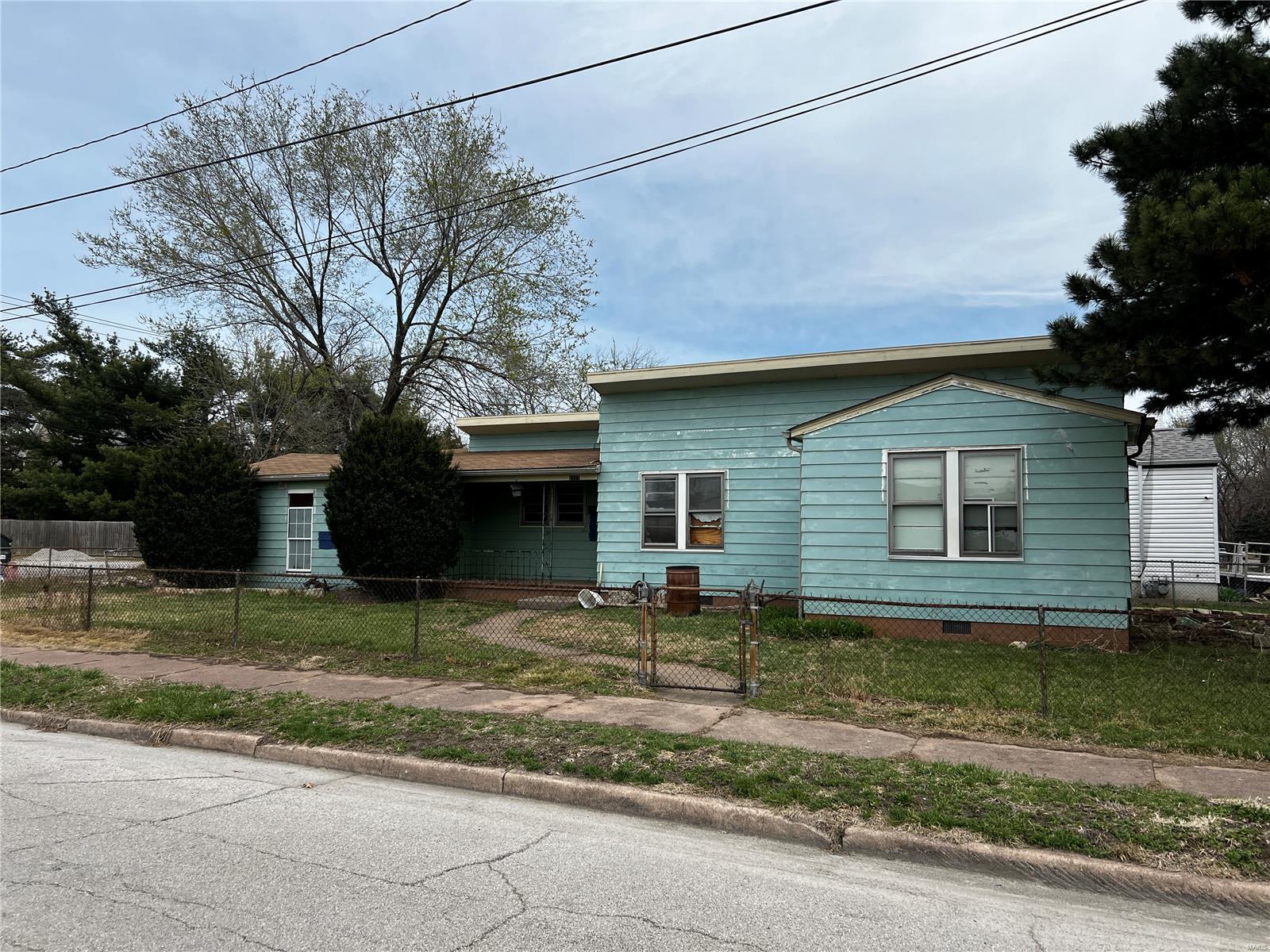 2 Bedroom, 1,190 sq. feet 1027 21st Street Granite City, IL