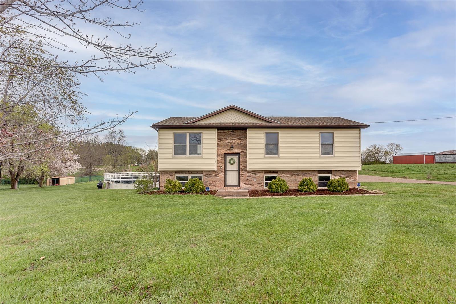 3 Bedroom, 1,840 sq. feet 3712 Airport Road Alton, IL