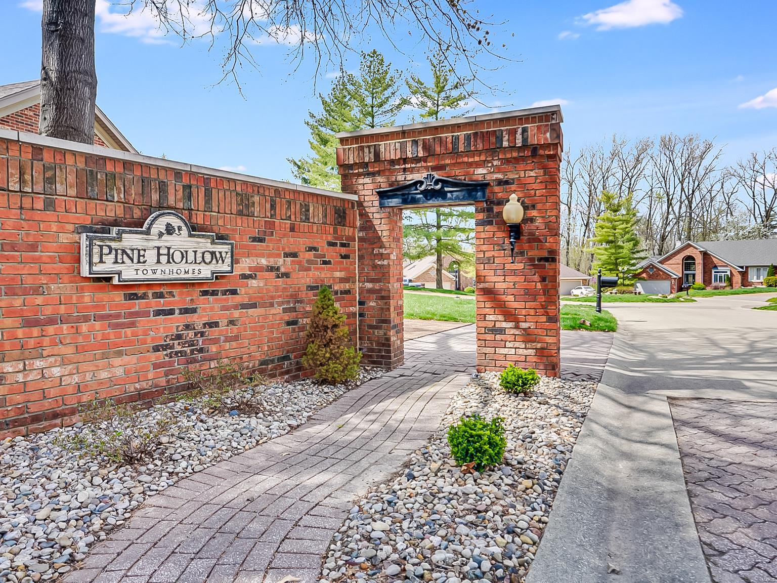 3 Bedroom, 2,934 sq. feet 6 Pine Hollow Court Edwardsville, IL