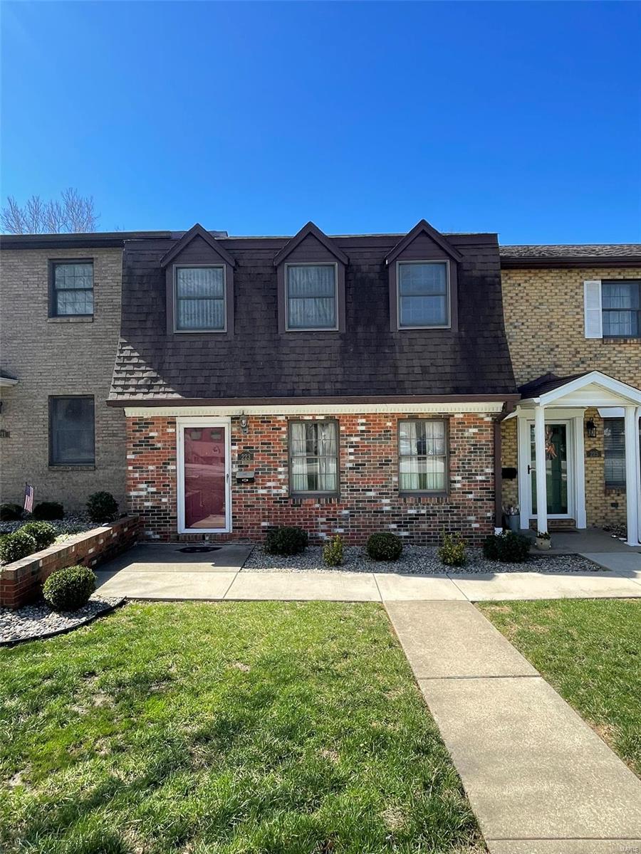 3 Bedroom, 1,900 sq. feet 223 Windridge Drive Collinsville, IL