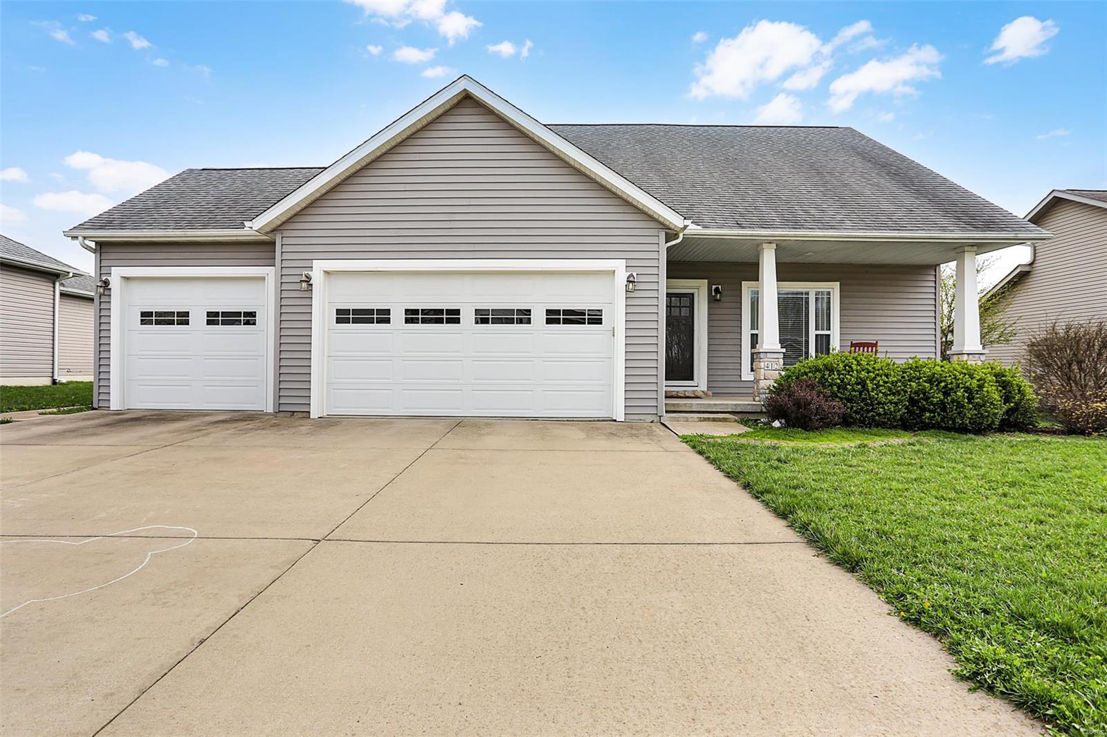 3 Bedroom, 2,129 sq. feet 412 Pheasant Court Worden, IL