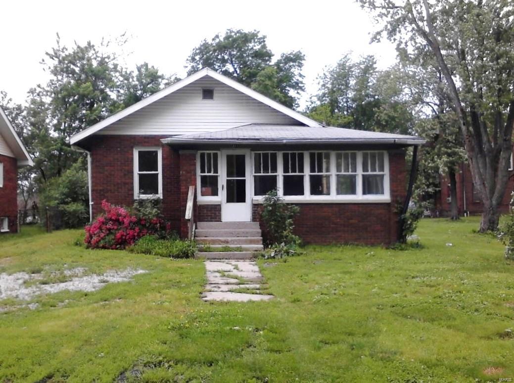 2 Bedroom, 864 sq. feet 411 Southard Place South Roxana, IL