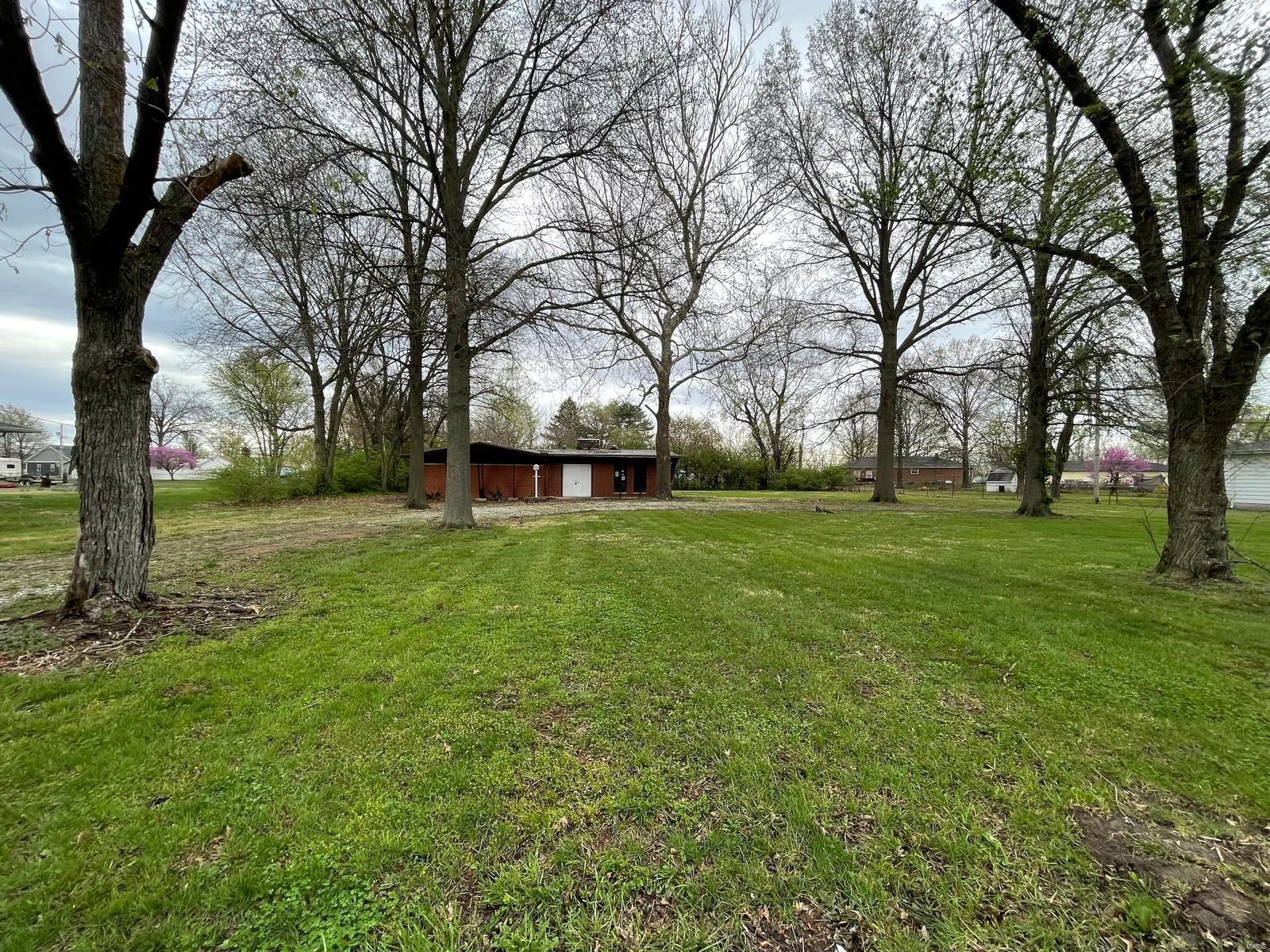 3 Bedroom, 2,064 sq. feet 520 Thorngate Road Granite City, IL