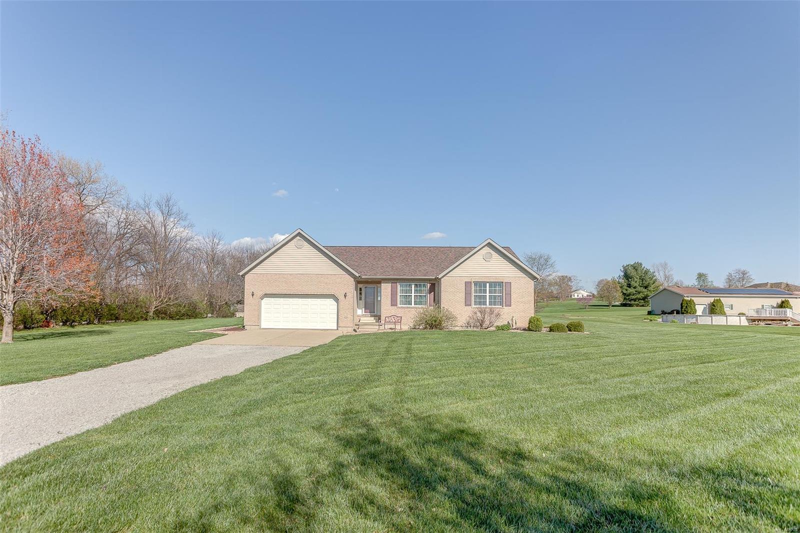 3 Bedroom, 2,735 sq. feet 2478 Motel Road Highland, IL