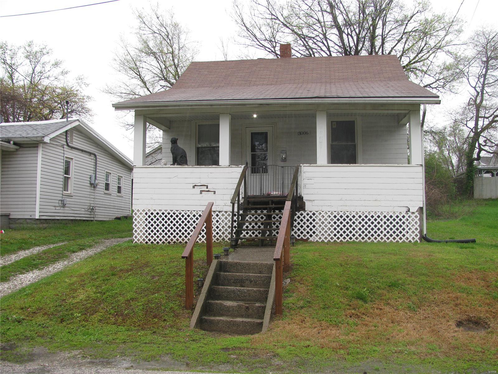 2 Bedroom, 720 sq. feet 3006 Watalee Street Alton, IL
