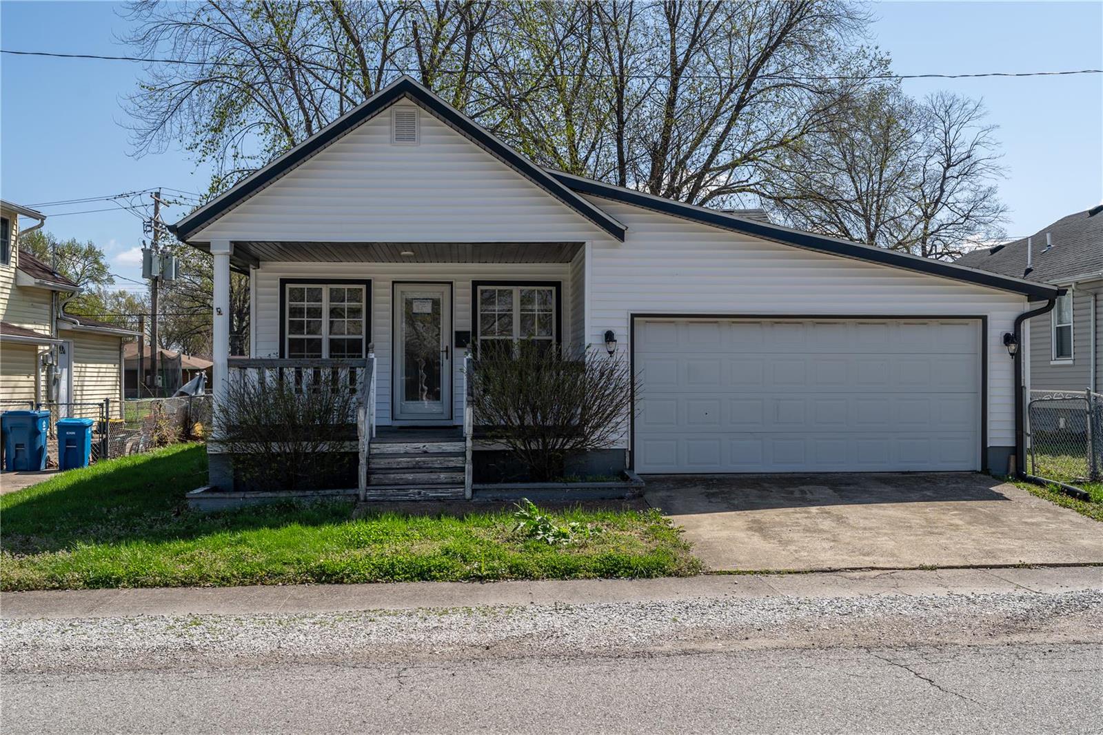 3 Bedroom, 1,176 sq. feet 2938 Oregon Avenue Granite City, IL