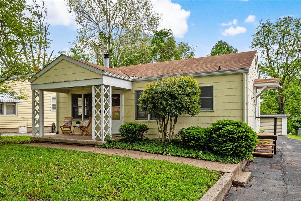 3 Bedroom, 1,296 sq. feet 1131 Vernie Avenue Alton, IL