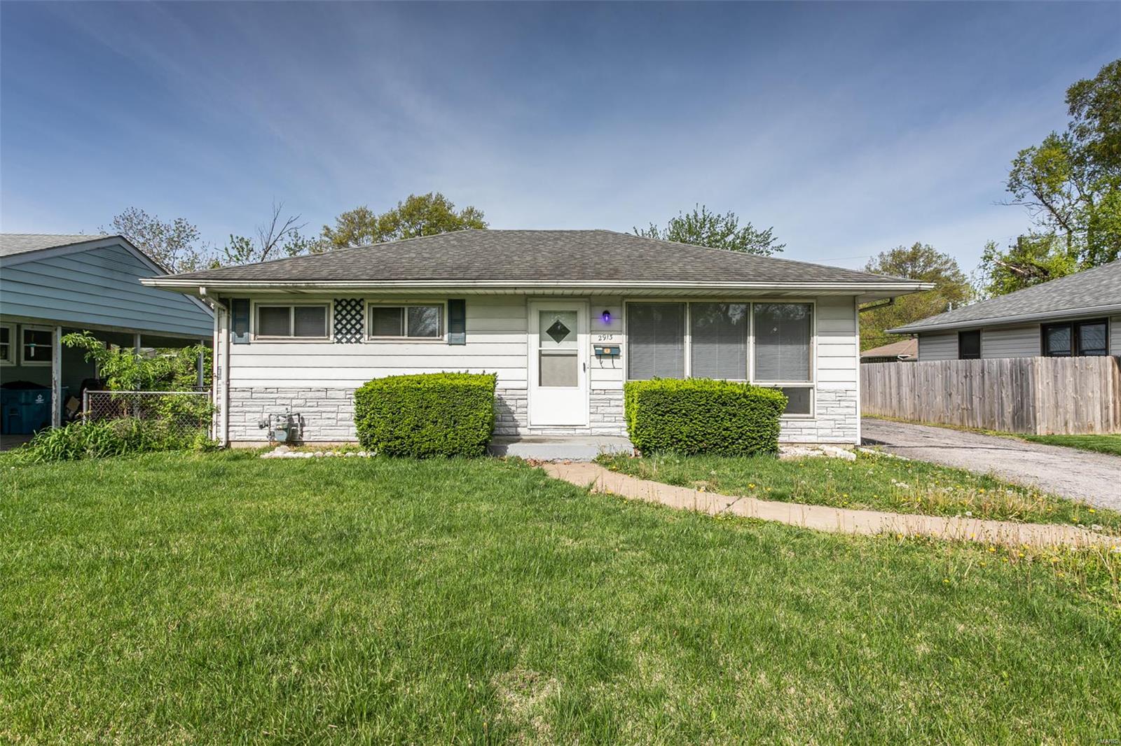 3 Bedroom, 1,520 sq. feet 2913 Dogwood Drive Granite City, IL