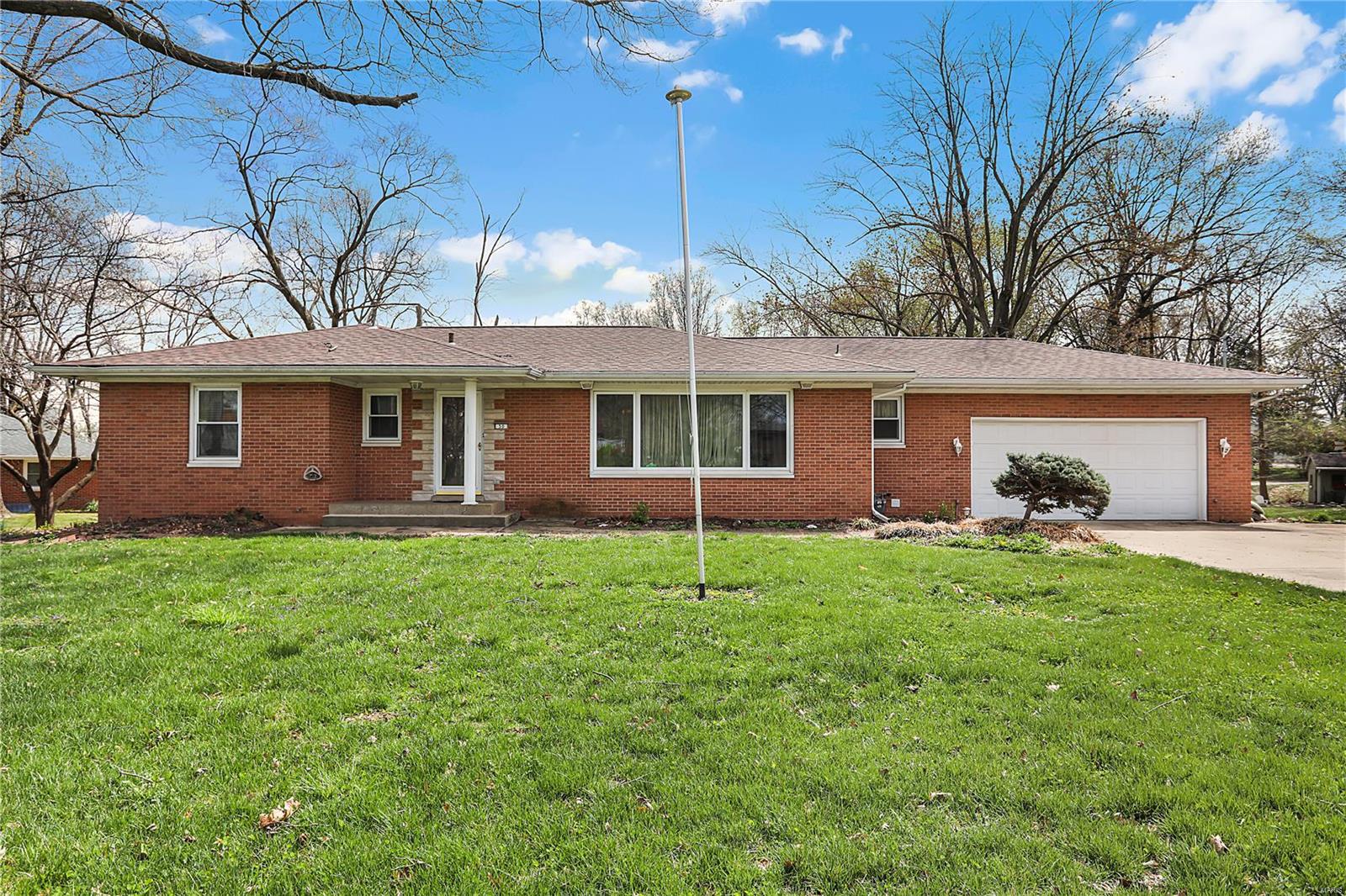 3 Bedroom, 1,972 sq. feet 50 Will Vina Drive Collinsville, IL