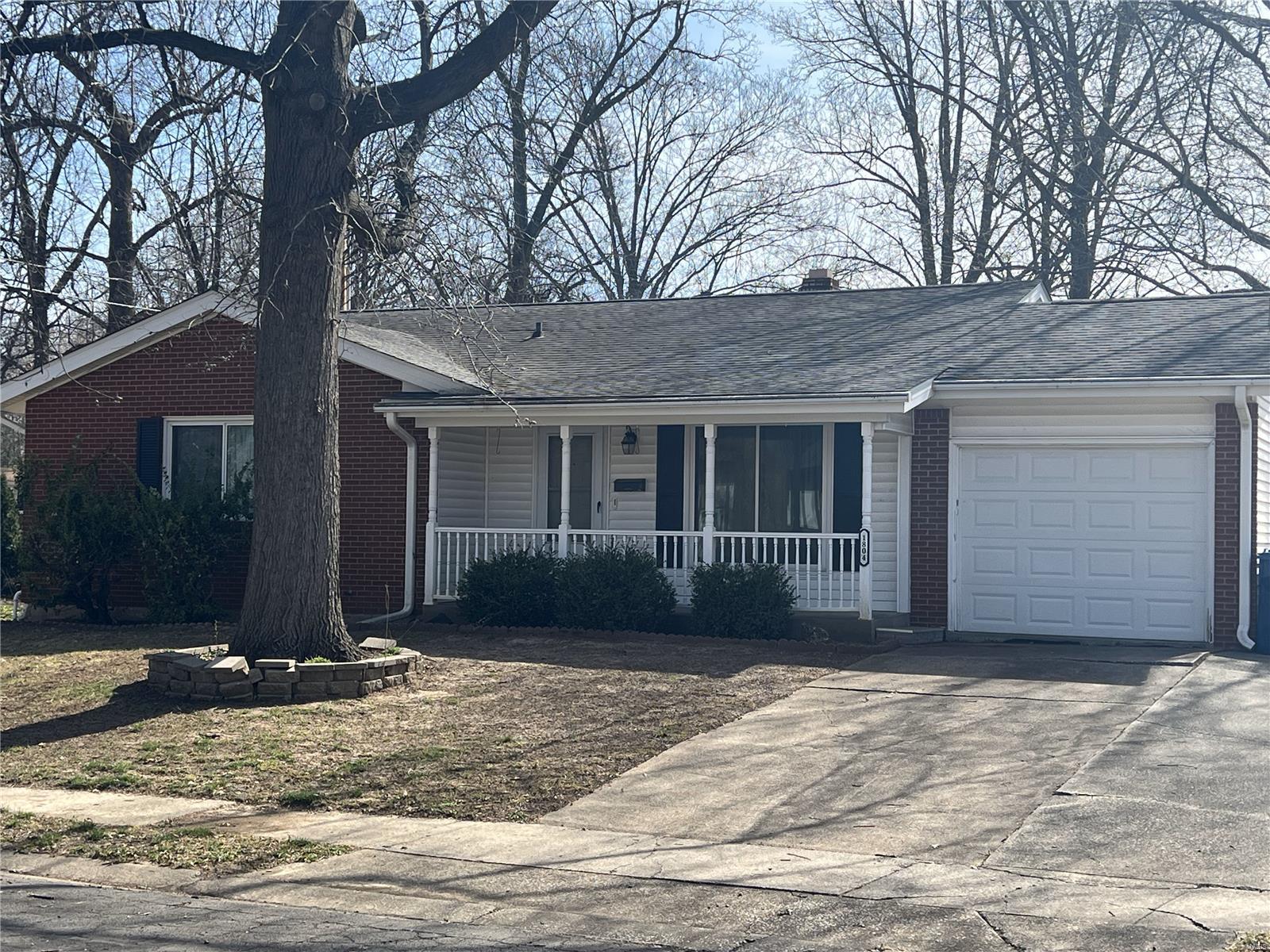 2 Bedroom, 2,120 sq. feet 1804 Stanford Place Edwardsville, IL