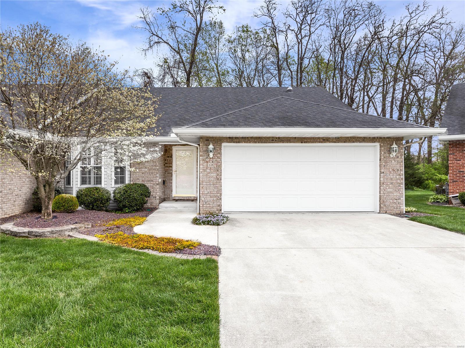 2 Bedroom, 1,671 sq. feet 38 Kingston Road Collinsville, IL