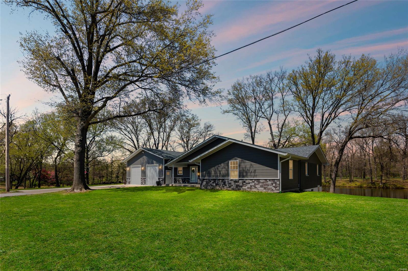 3 Bedroom, 2,098 sq. feet 13805 Kayser Rd. Road Highland, IL