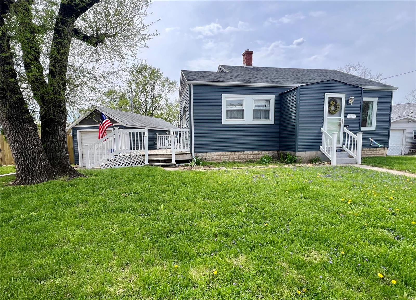 2 Bedroom, 708 sq. feet 641 Lincoln Avenue East Alton, IL