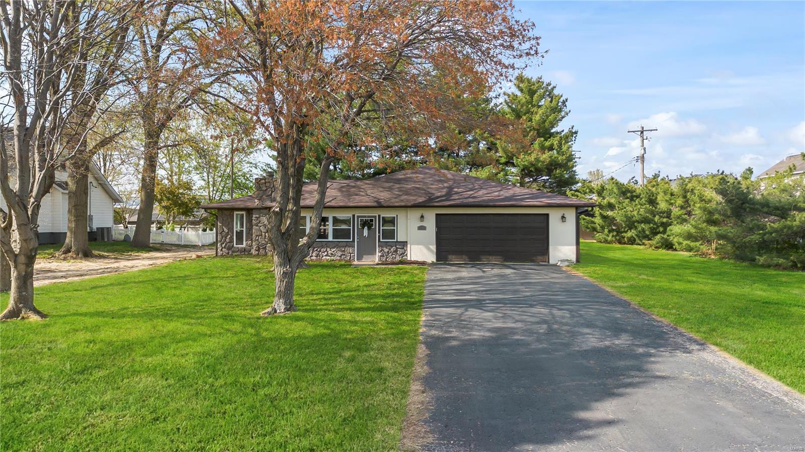 3 Bedroom, 1,709 sq. feet 151 Smola Lane Glen Carbon, IL