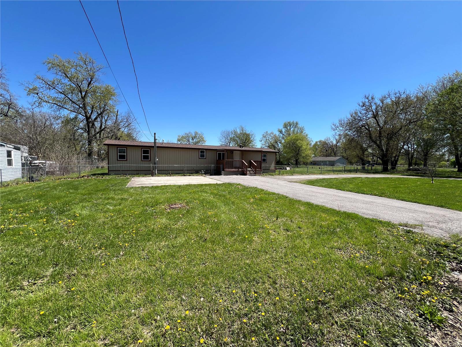 2 Bedroom, 720 sq. feet 4118 Division Street Granite City, IL