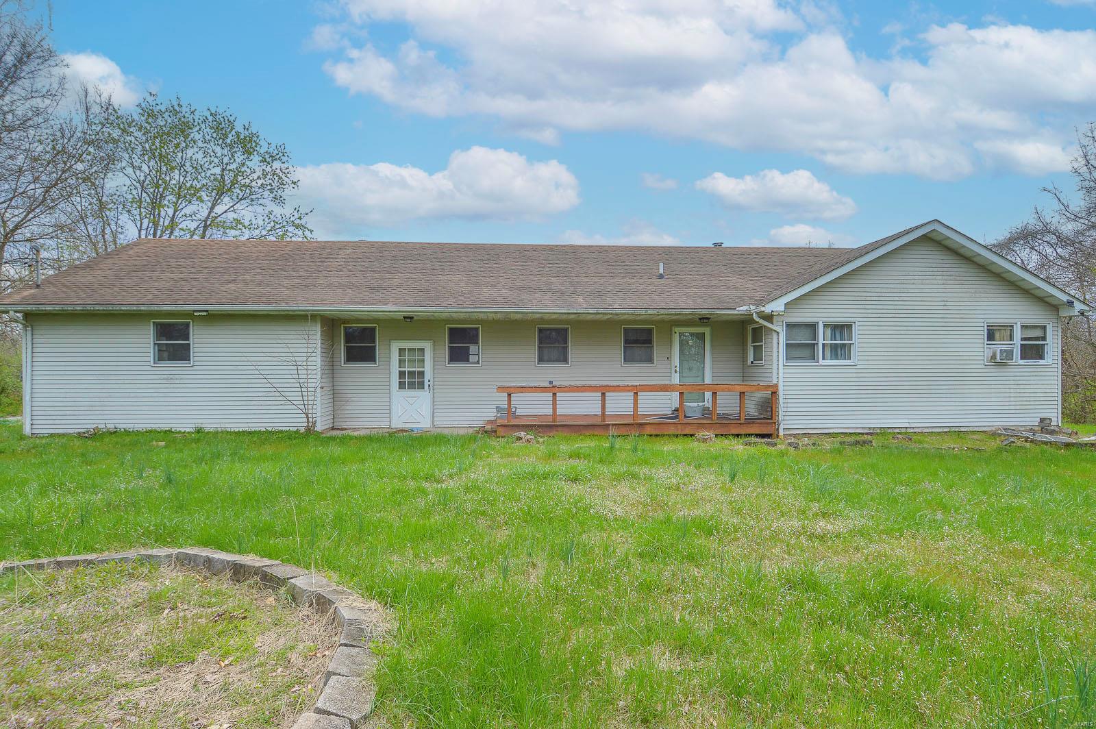 3 Bedroom, 2,464 sq. feet 4090 Pelot Lane Alton, IL