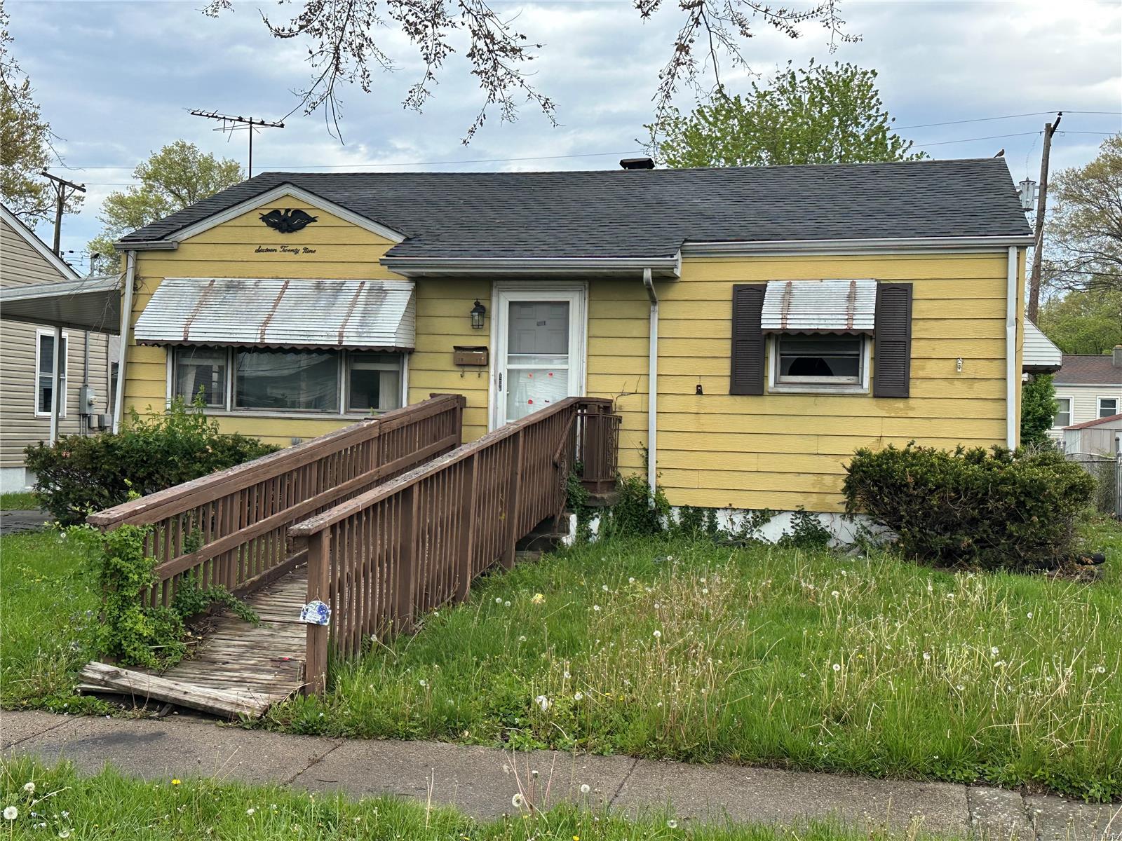 2 Bedroom, 792 sq. feet 1629 Moro Avenue Granite City, IL