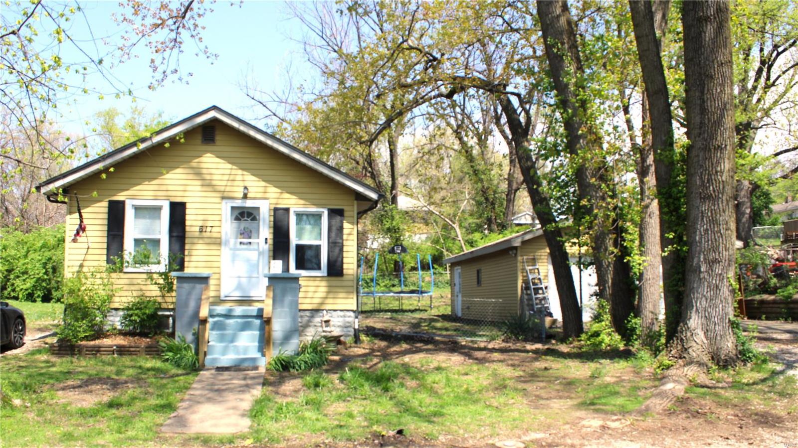 2 Bedroom, 804 sq. feet 617 Clay Street Alton, IL