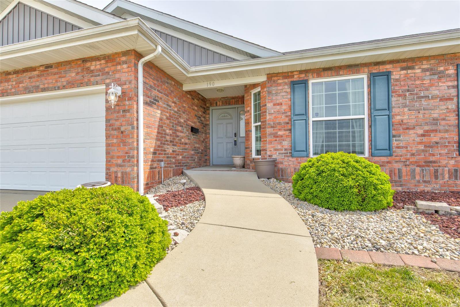 2 Bedroom, 1,286 sq. feet 190 Bay Meadow Circle Moro, IL